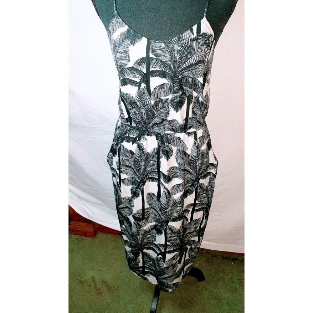 Dress - Picture 1 of 6